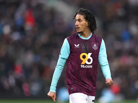 حنبعل المجبري لاعب بيرنلي