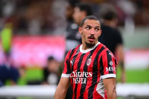 بن ناصر لاعب ميلان