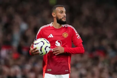 نصير مزراوي لاعب مانشستر يونايتد