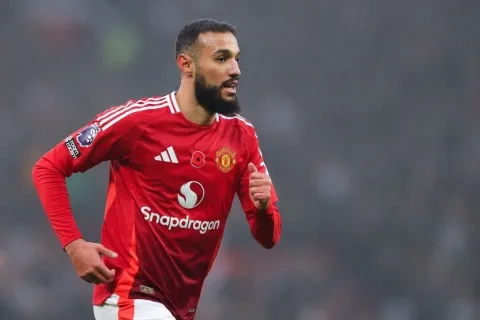 نصير مزراوي لاعب مانشستر يونايتد