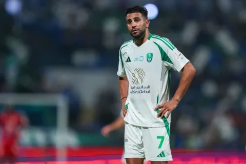 زوجة رياض محرز تتحدث عن حادث الطائرة المخيف