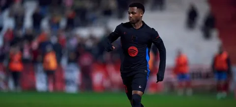 أنسو فاتي يتوسل للمدرب هانز فليك من أجل البقاء في برشلونة