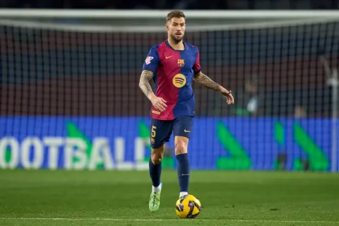 مشكلة برشلونة بسبب اللعب المالي تمنع تجديد عقد إينيغو مارتينيز 