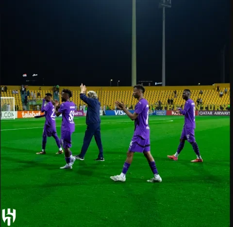 مدرب الهلال السعودي جورجي جيسوس وبعض لاعبي الفريق