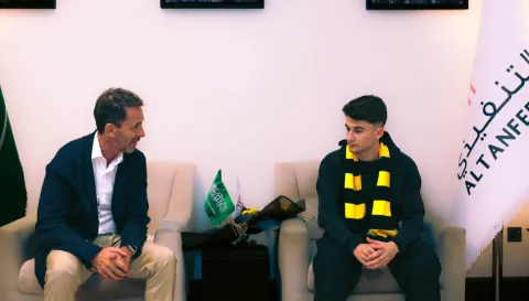 أوناي هيرنانديز في التشكيلة الأساسية لفريقه خلال مباراة الأهلي ضد الاتحاد