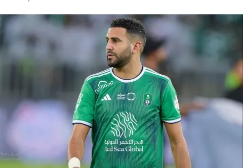 رياض محرز أحد أبرز نجوم كرة القدم الذين يستعدون للاحتفال بعيد ميلادهم هذا الشهر