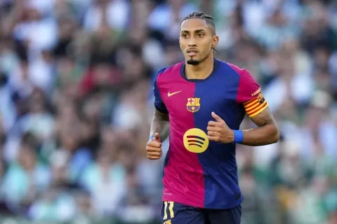 لاعب برشلونة رافينيا