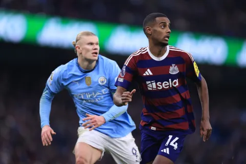 نجما الدوري الإنجليزي هالاند وإيزاك