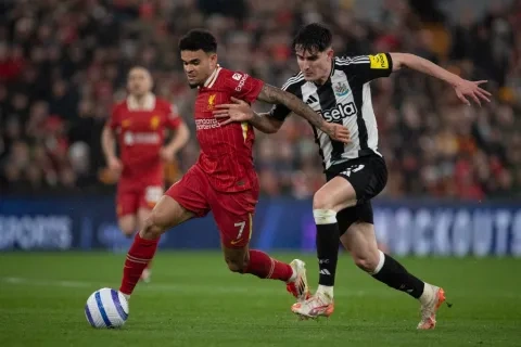 جانب من مباراة سابقة بين ليفربول ونيوكاسل يونايتد هذا الموسم (Getty)