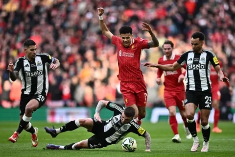 نيوكاسل ضد ليفربول