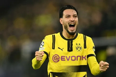 رامي بن سبعيني لاعب بوروسيا دورتموند