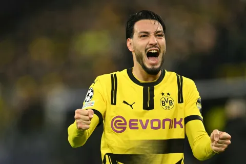 رامي بن سبعيني لاعب بوروسيا دورتموند