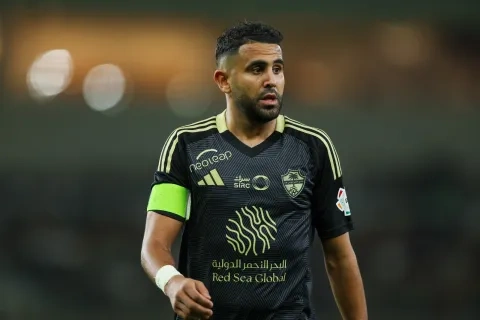 رياض محرز لاعب الأهلي