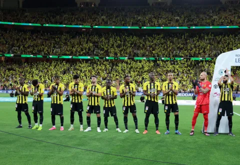 فريق نادي الاتحاد كان بطلاً لدوري روشن السعودي في الموسم الماضي 2024-25