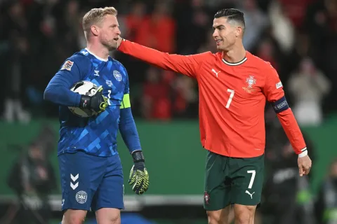 كريستيانو رونالدو يسقط أمام كاسبر شمايكل في عالم ركلات الجزاء