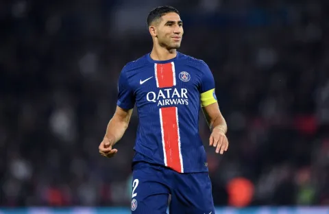 أشرف حكيمي لاعب باريس سان جيرمان