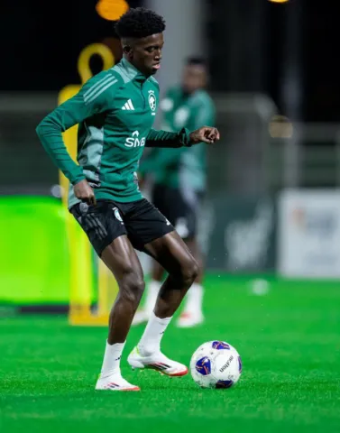 اللاعب السعودي الشاب مهند آل سعد المحترف في فريق دانكرك الفرنسي