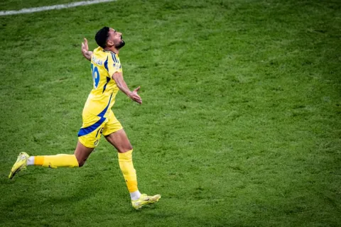 علي الحسن لاعب وسط النصر السعودي