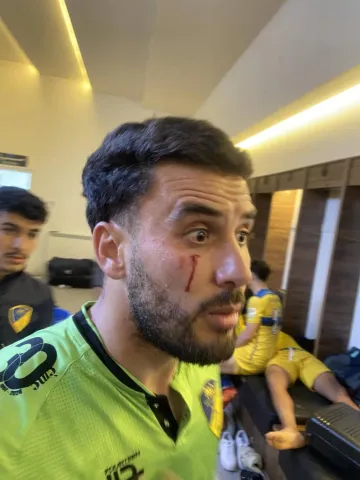 مختار فراحي حارس نادي بارادو (x./Paradoutalents)