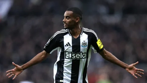 ألكسندر إيزاك يتقدم قائمة السويد لمواجهة منتخب الجزائر وديا