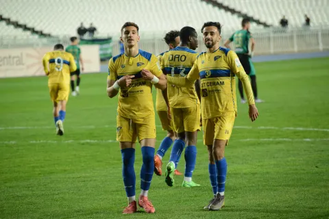 عادل بولبينة مطلوب من عدة أندية أوروبية وعربية 