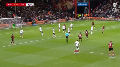 دفاع ومتقدم واستباقي من دين هويسن على محمد صلاح