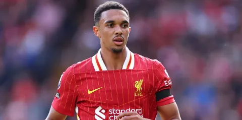 ترينت ألكسندر أرنولد الظهير الأيمن لنادي ليفربول