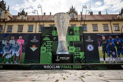 فوارق مالية مثيرة في أسعار اللاعبين بين ريال بيتيس وتشيلسي