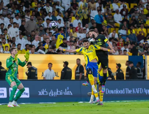 الفرنسي كريم بنزيما مهاجم نادي الاتحاد السعودي