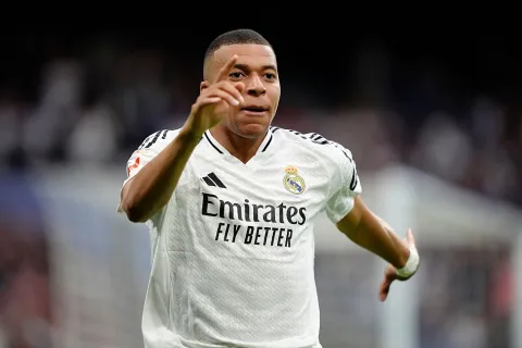 كيليان مبابي يستعد لقضاء موسمه الثاني تواليا مع ريال مدريد