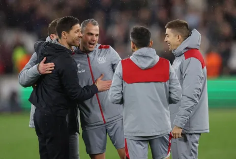 الجهاز الفني لألونسو