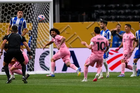 ميسي يسجل هدفًا لإنتر ميامي من ركلة ثابتة أمام بورتو
