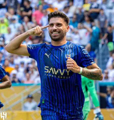 البرتغالي روبن نيفيز محترف نادي الهلال السعودي