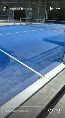 محمد صلاح يمارس رياضة البادل في عطلته الخاصة