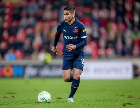 الجناح البرازيلي إيفرتون يقترب من نادي بيراميدز لخلافة إبراهيم عادل 