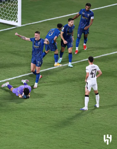 من احتفال لاعبي نادي الهلال السعودي بالفوز التاريخي على مانشستر سيتي في ثمن نهائي كأس العالم للأندية 2025