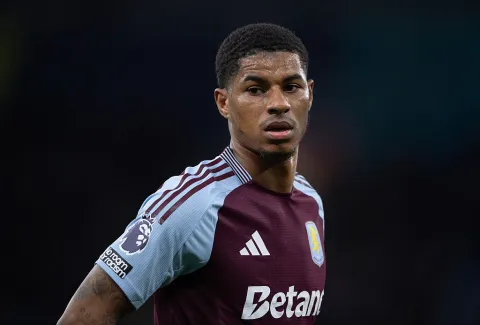 راشفورد في برشلونة.. من ركلة ضائعة لمكافحة الجوع والعنصرية