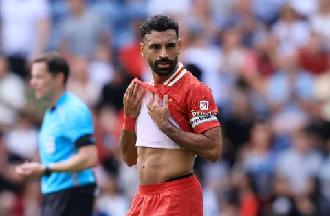 أرقام قياسية وإنجازات كبرى حققها محمد صلاح خلال سنوات تواجده مع ليفربول الإنجليزي