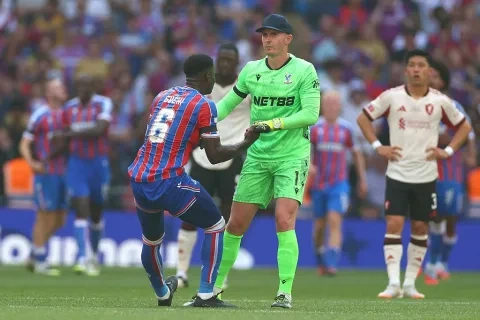 دين هندرسون خلال المباراة