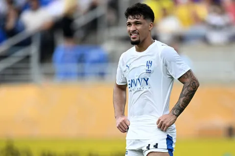 البرازيلي ماركوس ليوناردو مهاجم نادي الهلال السعودي