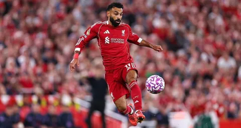 إنجاز تاريخي ينتظر محمد صلاح جناح ليفربول ضد نيوكاسل يونايتد في الدوري الإنجليزي الممتاز موسم 2025-26
